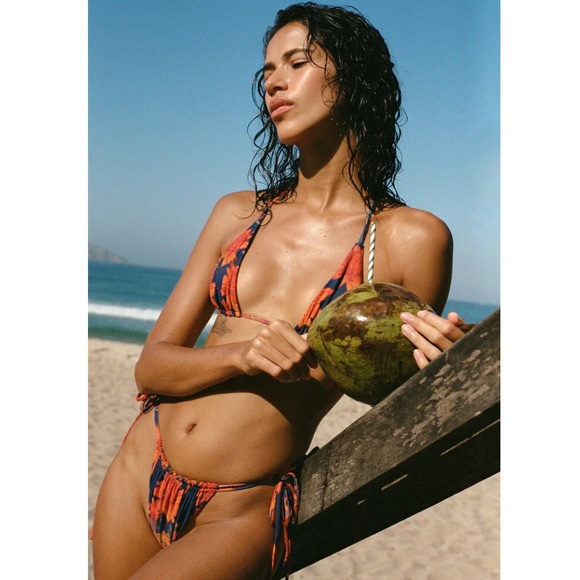 MAOI SWIM Tatiana Bottom in Hawaiiana Print Size Medium - Picture 2 of 7